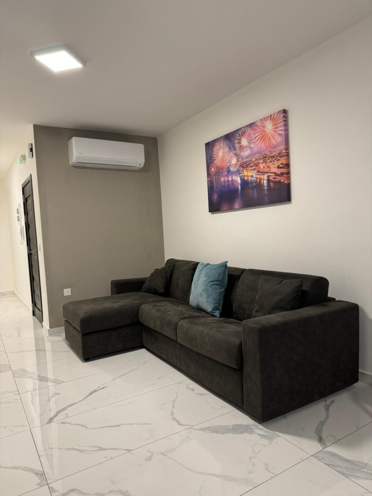 New And Modern Home In Bugibba, Great Location Bahía de San Pablo Exterior foto